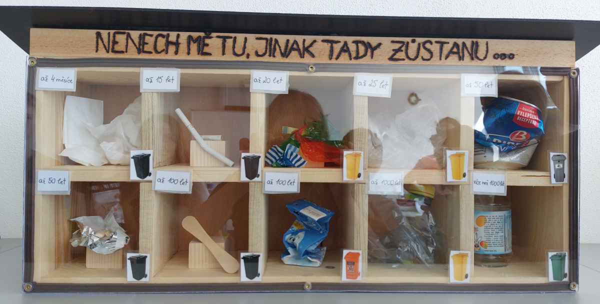 skříňka ve škole