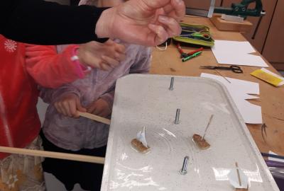 20.	Pokus s magnetickým polem procházejícím tekutinou