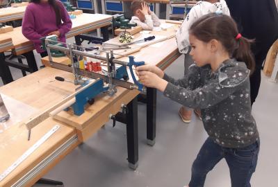 28.	Řezání pomocí ruční rámové pily s vedením