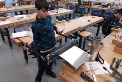 6.	Ohýbání falcu při výrobě tubusu na diplom