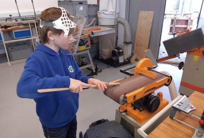 8.	Broušení na pásové brusce