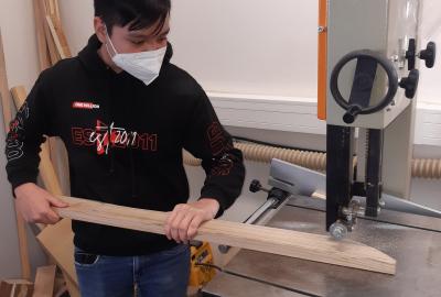 9.	Řezání na pásové pile při výrobě cvičné katany