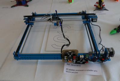 Čp, robotická dílna, Jakub Mráz 9. B "XY plotter" vyladěn pro školní použití