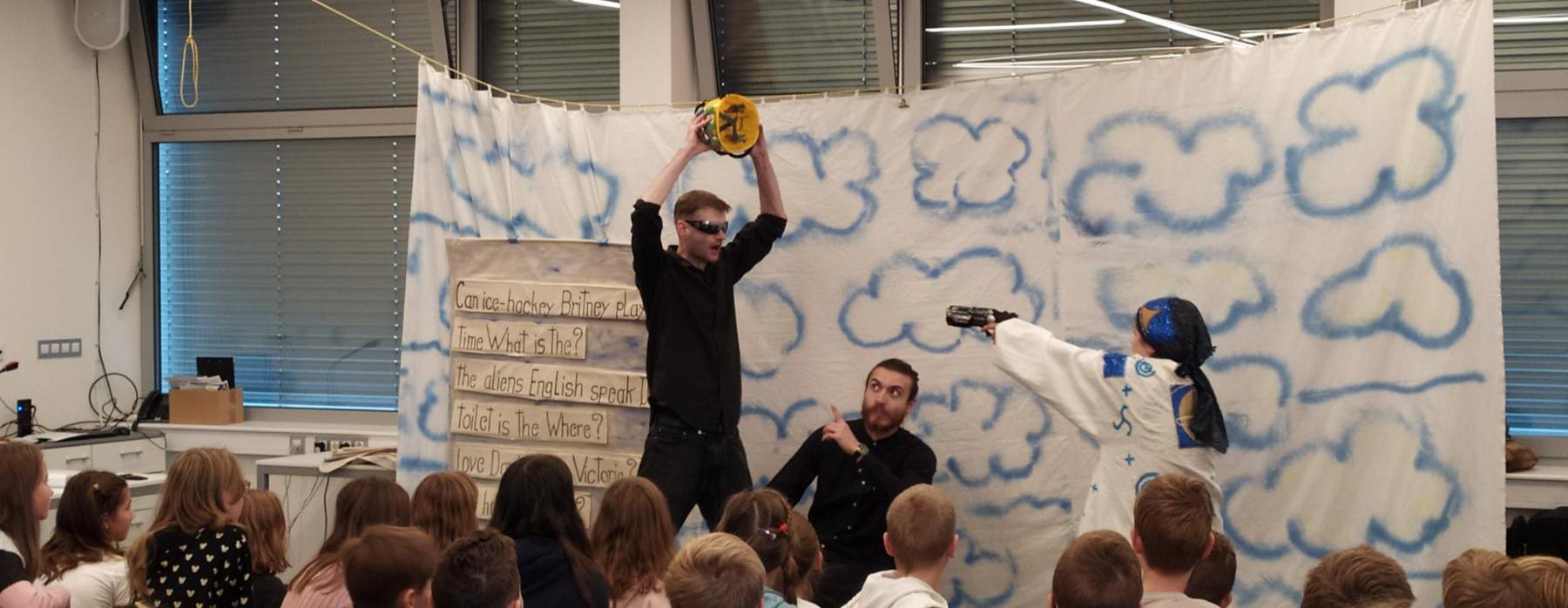 Ohlédnutí týmu Mediálního centra Školy Břežany za návštěvou The Bear Theatre