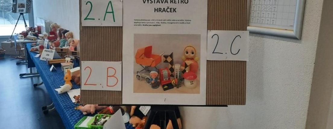 Druháci uspořádali výstavu retro hraček