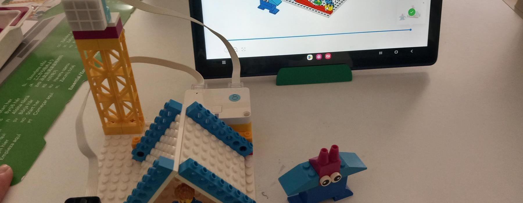 Lego a fotopast na příšerky (2. C)