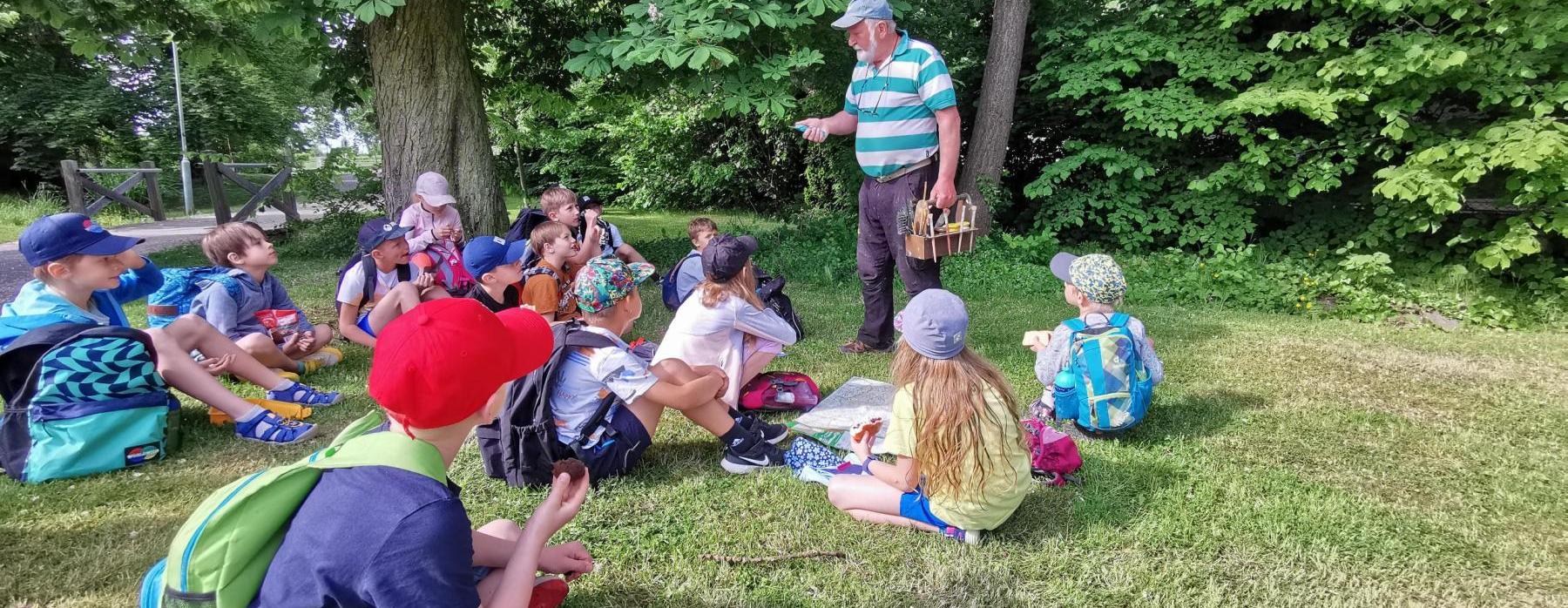 2.B upravuje turistické značení