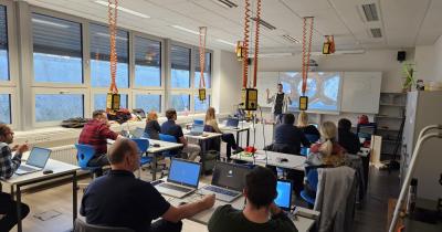 Programování mikropočítačů na Mezinárodní vesmírné stanici - workshop pro učitele