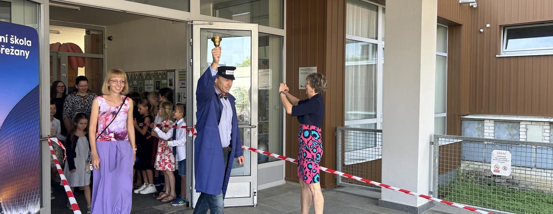 Rozlučka našich deváťáků v hale a poslední zvonění