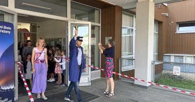 Rozlučka našich deváťáků v hale a poslední zvonění