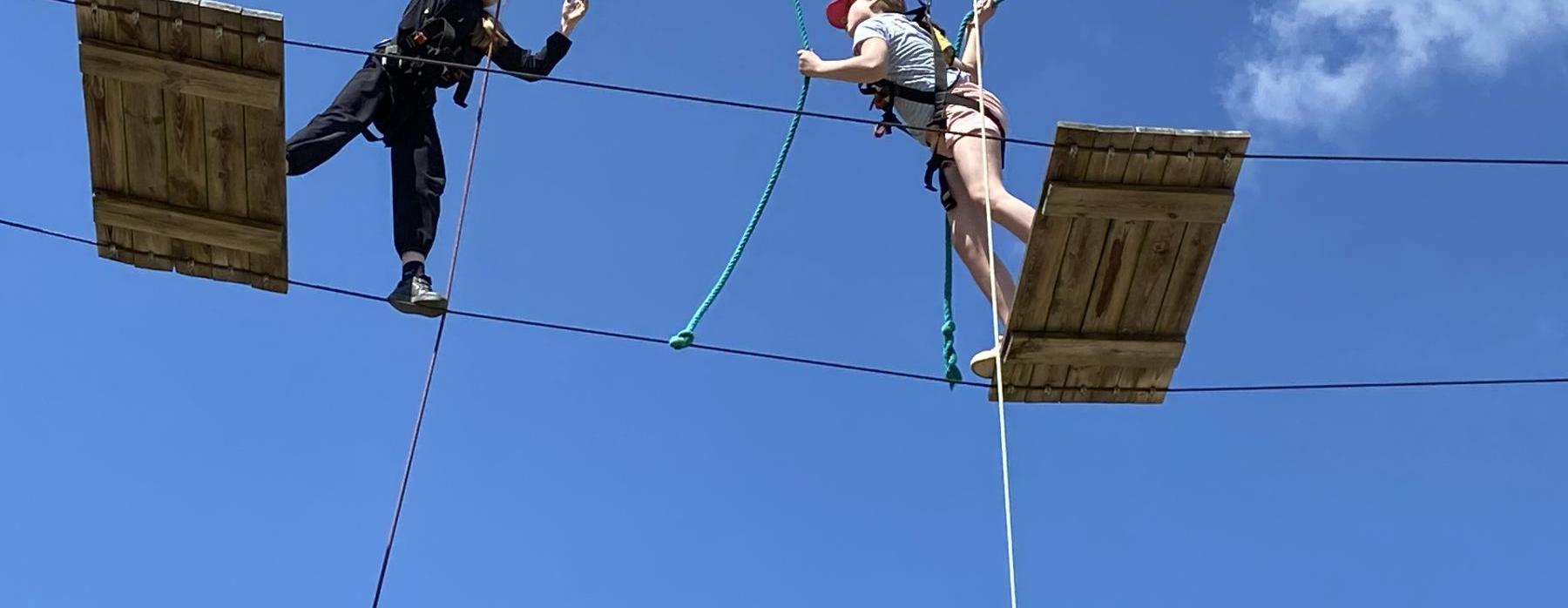 Šesťáci dobyli Karakoram. Tým Prasklý hrneček zazářil v lanovém centru!