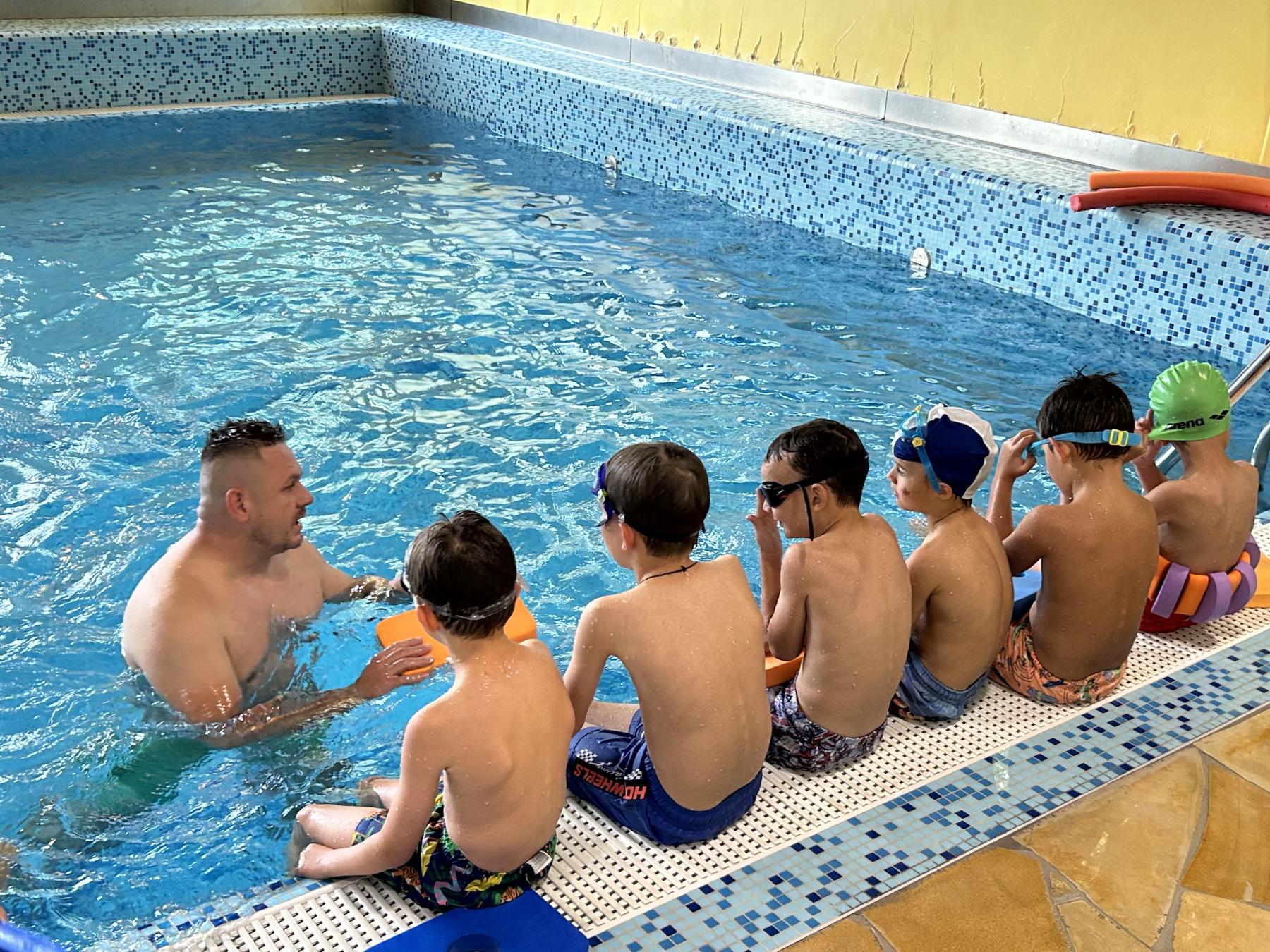 Druháci začali s plaváním