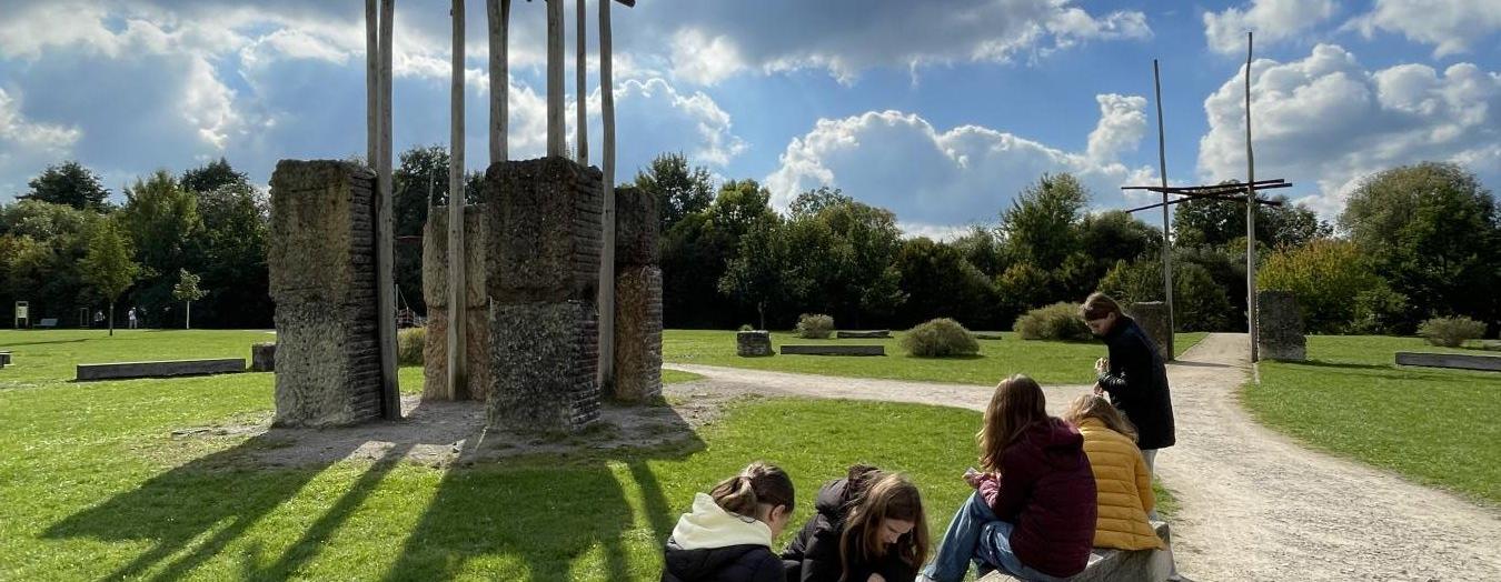 Sochy ve veřejném prostoru (7.B)