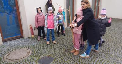 Ražba mincí a střelba z luku v informačním centru