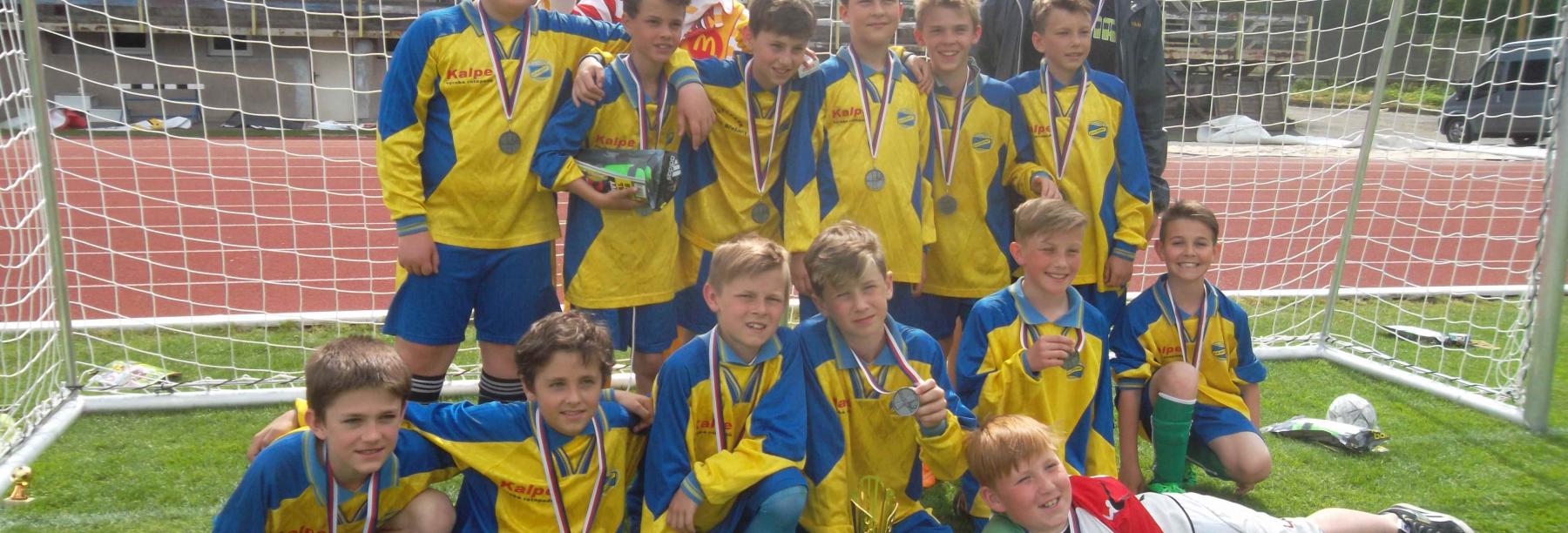 Našim starším fotbalistům z 1. stupně  jenom o vlásek uniklo republikové finále! 