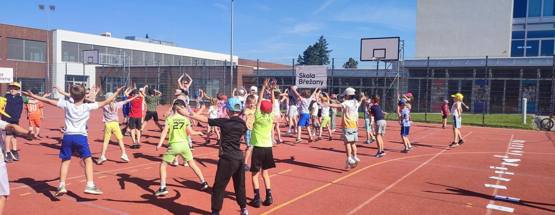 Sportovní den spojil prvňáčky