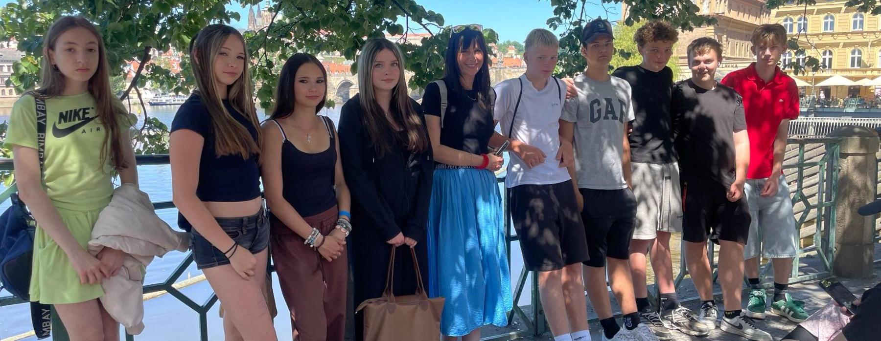 Praha hravě na  Karlově mostě