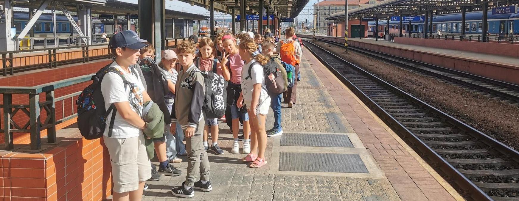 Nástupiště 5. A – nastupujeme na společnou cestu...
