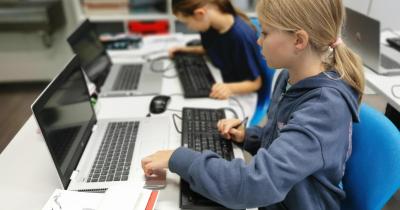 4. B už má své e-mailové adresy
