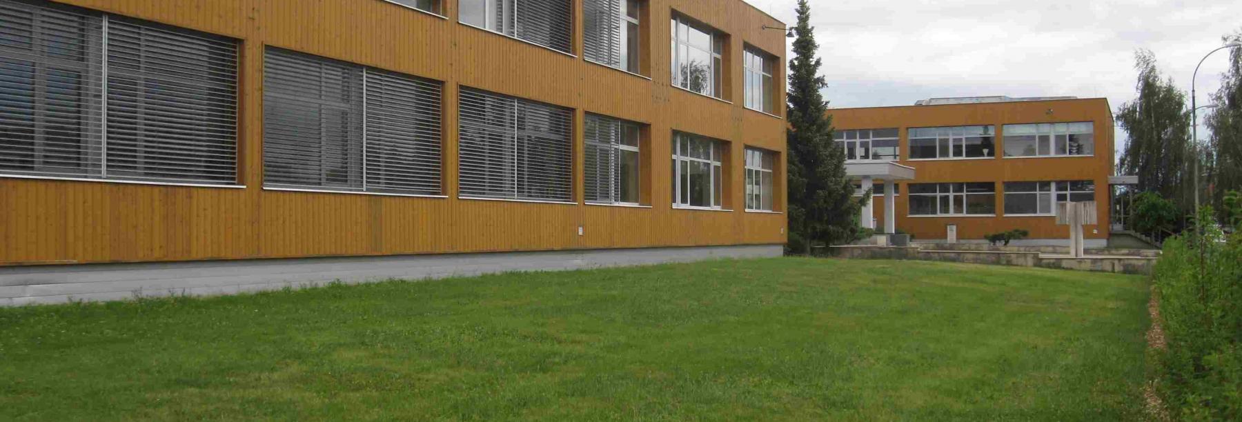 Nabídka mimoškolní činnosti budově naší ZŠ (školní rok 2015/2016)