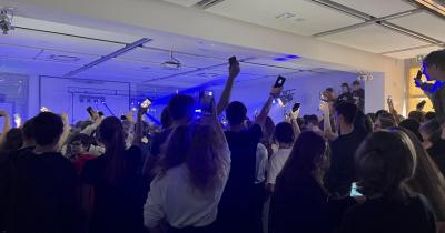 Koncert kapely High Vibes (7. A)